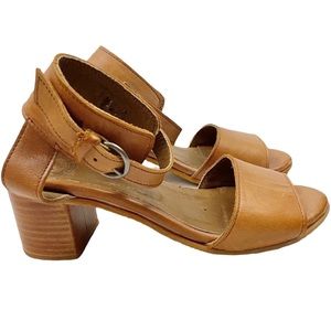 Elegant Tan Leather Sandals